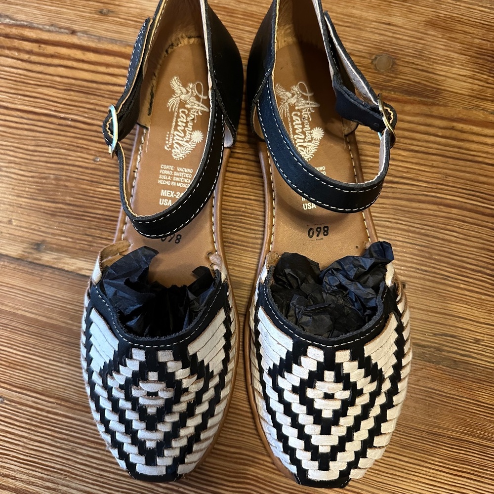 Black and white leather  womens Artesanias Camila huarache sandals- Sz7